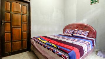 Meja kerja dan seprai linen