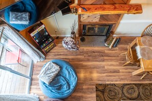 Living area - Gatlinburg Sweet View 3 BR Condo - 10 min from Ober (Gatlinburg)