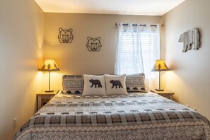 Room - Gatlinburg Sweet View 3 BR Condo - 10 min from Ober (Gatlinburg)