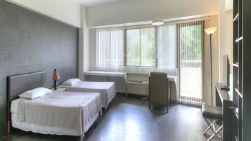 Studio | Brankas dan Wi-Fi gratis