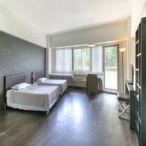 Studio | Brankas dan Wi-Fi gratis