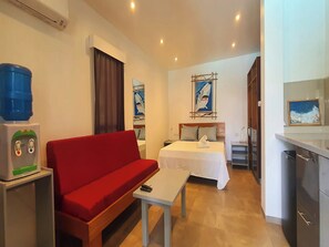 In-room safe, desk, blackout drapes, bed sheets - Pili Beach Resort Agmanic (Santa Fe)