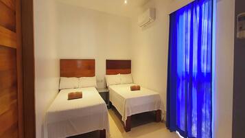 Chambre Familiale, 2 chambres, en bord de piscine