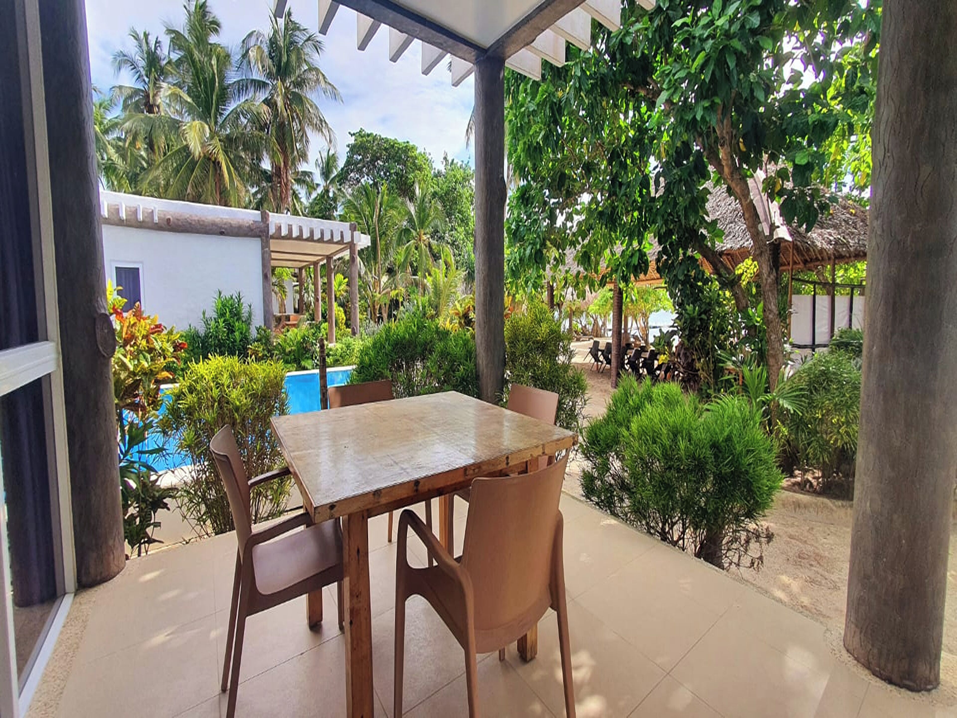 2 BEDROOM POOLSIDE VILLA | In-room safe, desk, blackout drapes, bed sheets