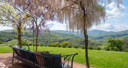 Farmhouse in Umbria with private pool, sleeping up to 12 people.