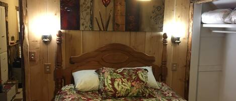 2 bedrooms, desk, iron/ironing board, travel cot