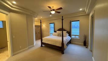 4 bedrooms, desk, free WiFi, bed sheets