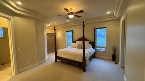 4 habitaciones, escritorio, wifi gratis y ropa de cama