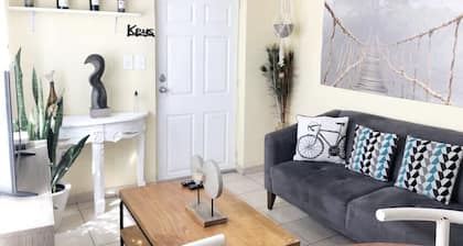 Apartment Near Main Plaza w/ DISNEY+, NETFLIX & MORE!!