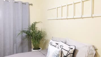 2 bedrooms, iron/ironing board, free WiFi, bed sheets