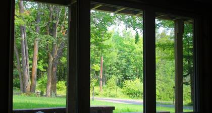 Beautiful, private vacation space. Cabin feel right outside the city!