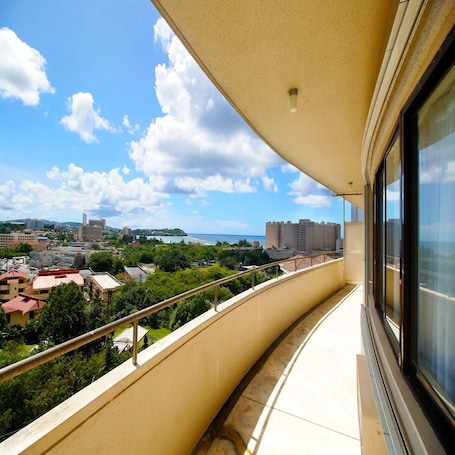 2 Bedroom | Balcony