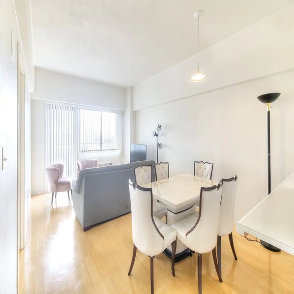 客房, 2 间卧室 (For 6 Guests) | 2 多间卧室、客房内保险箱、免费 WiFi