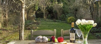 Charming, well appointed 3 bedroom cottage with a delightful, mature garden