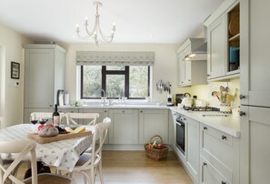 Réfrigérateur, micro-ondes, four, lave-vaisselle