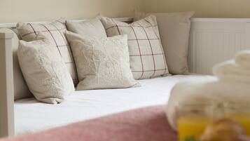 3 bedrooms, travel cot, Internet, bed sheets