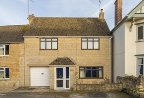 Exterior - Charming, well appointed 3 bedroom cottage with a delightful, mature garden (Moreton-in-Marsh)