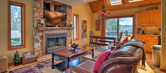 Beautiful Cabin - Hot Tub & Mtn views - 2 min to Banner Elk & 10 min to ski!