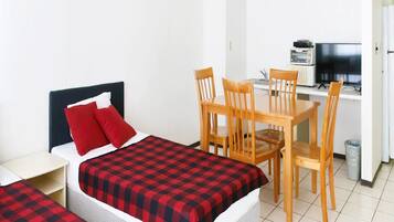 Studio | Brankas dan Wi-Fi gratis