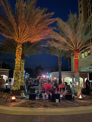 Exterior - Gorgeous SW Cape Home on canal w/ pool - Southern Exposure  (Cape Coral)