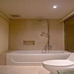 2 Bedroom | Bathroom