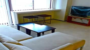 2 Bedroom | 2 bedrooms, iron/ironing board, free WiFi