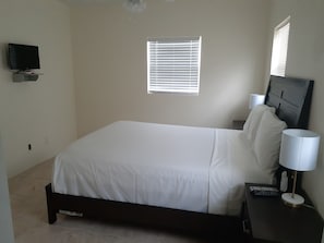 1 bedroom, WiFi - A cozy and spacious 1 bedroom 1 bathroom home (Long Bay)