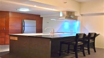 3 Bedroom | Private kitchen | Fridge, microwave