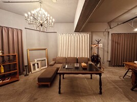 Room D | Living area | TV