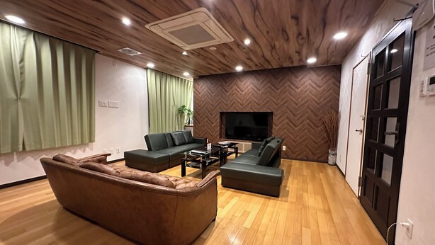 Room C | 거실 공간
