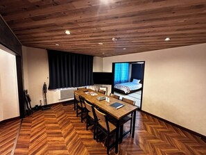 Room B | Servicio de comidas en la habitación