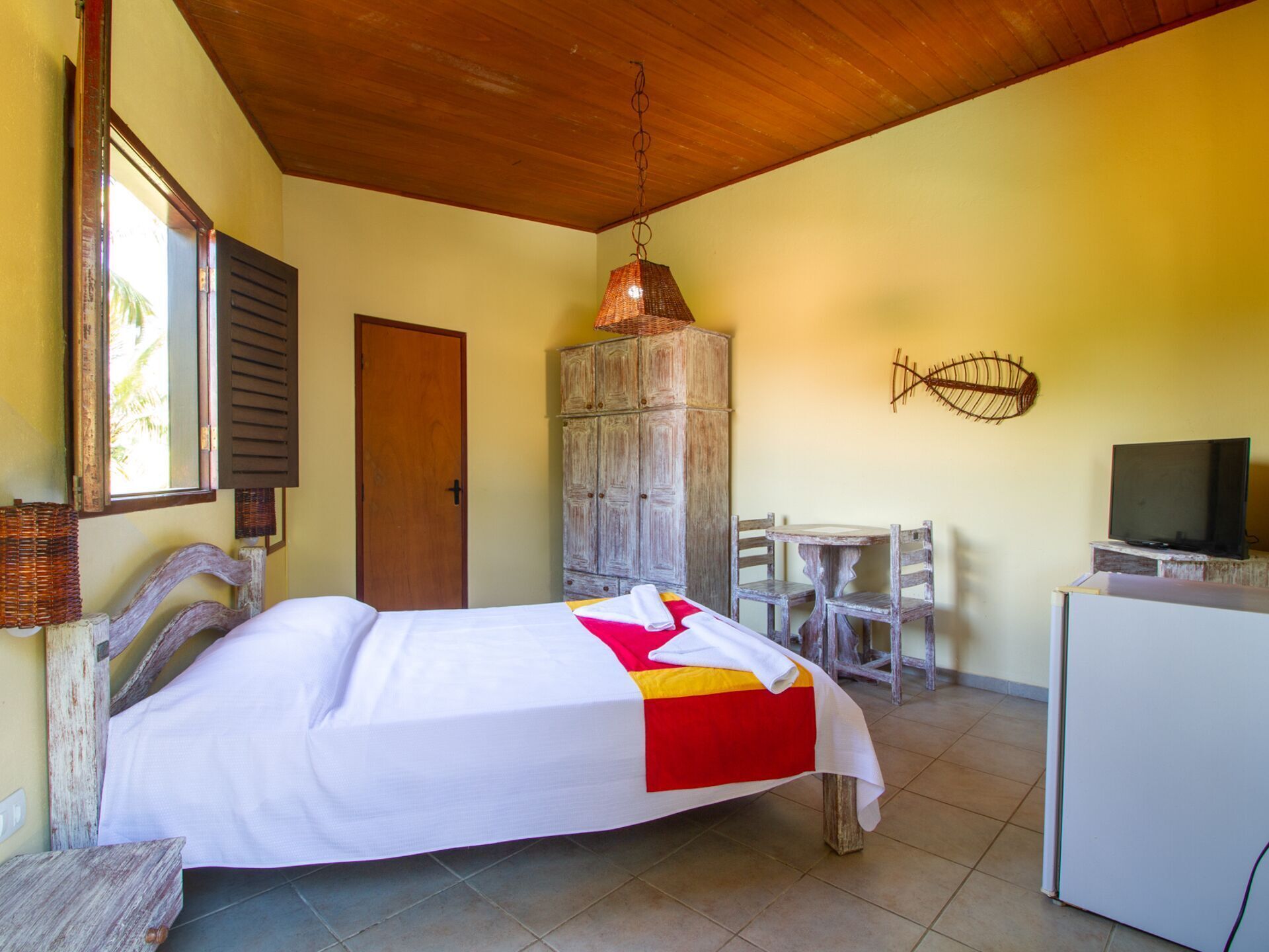 Minibar y ropa de cama 