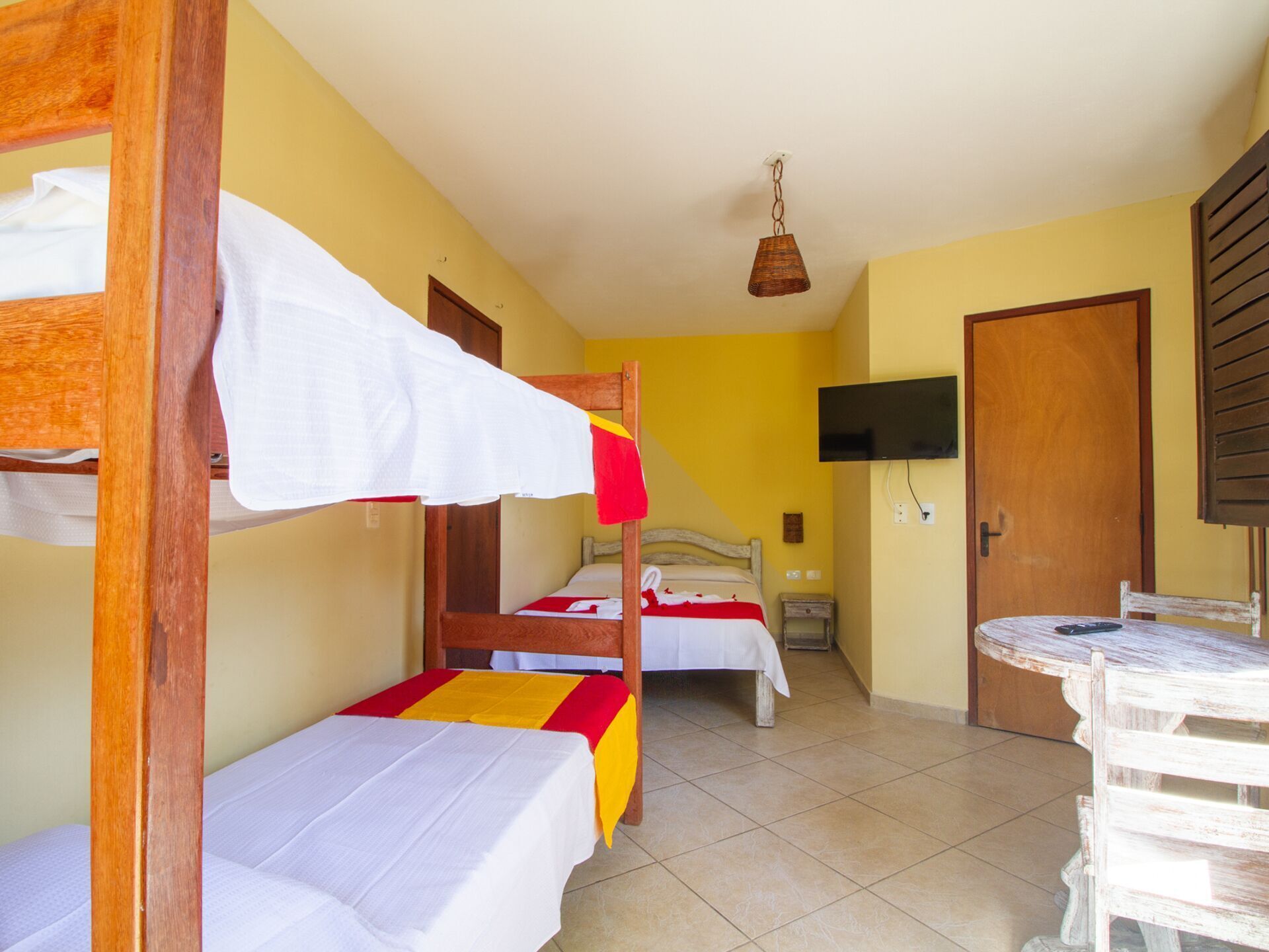 Minibar y ropa de cama 