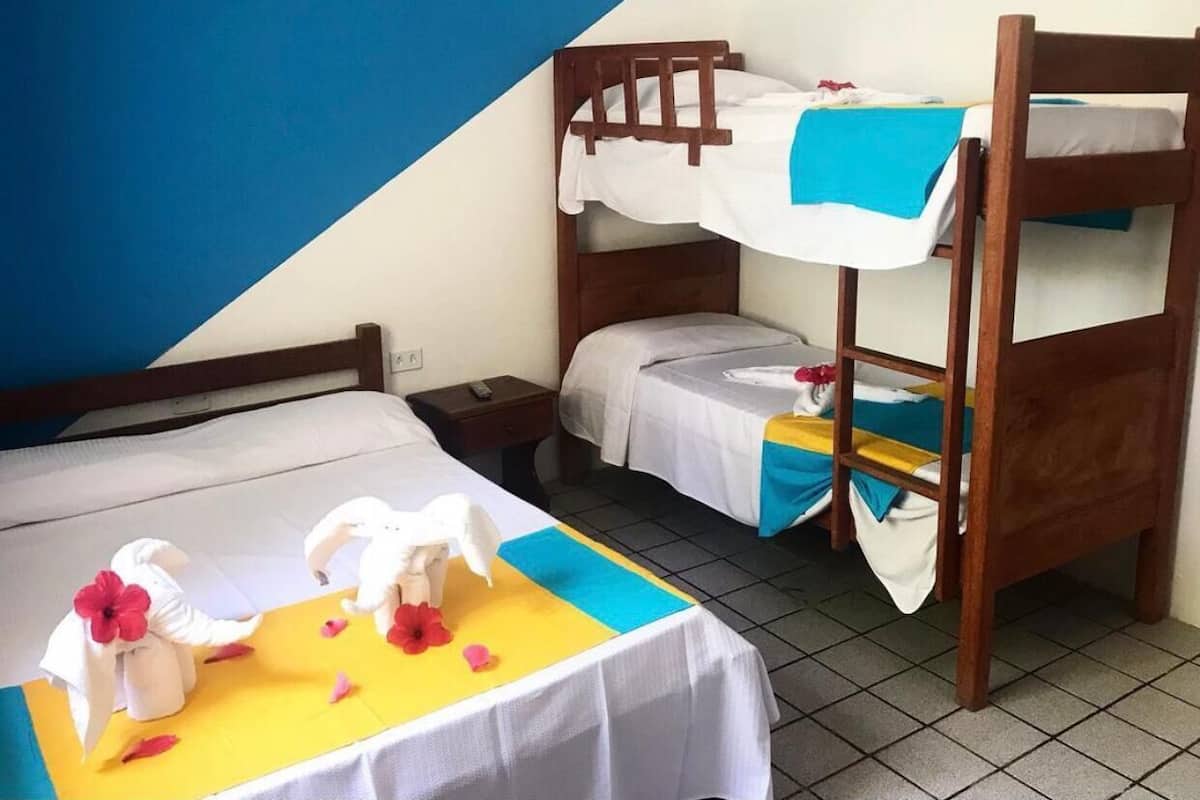 Minibar y ropa de cama