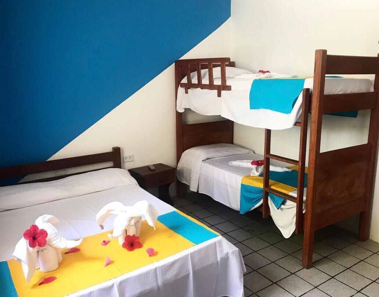 Minibar y ropa de cama 