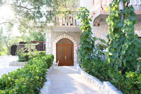 Property grounds - Apartment Vrban lijevi (Silo - island Krk)