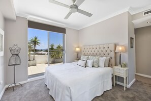 3 bedrooms, iron/ironing board, WiFi, bed sheets - Breathtaking Luxury Penthouse - perfect escape (The Entrance)