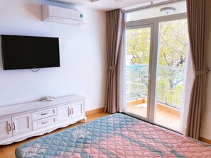 Chambre Double Deluxe, balcon | Bureau, espace de travail pour ordinateur portable, rideaux occultants
