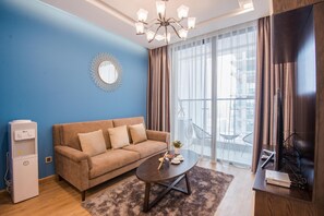 Apartamento de luna de miel | Ropa de cama de alta calidad, edredones de plumas, caja fuerte