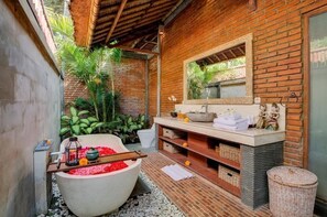 Property grounds - West Villa with Pool at Ubud 1BDR (Kecamatan Ubud,)