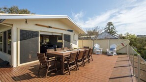 تناول الطعام بالخارج