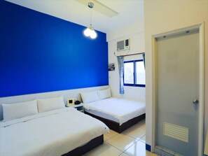 Quadruple Room | Blackout drapes, free WiFi, bed sheets - Walker Sleep Residence (Magong)