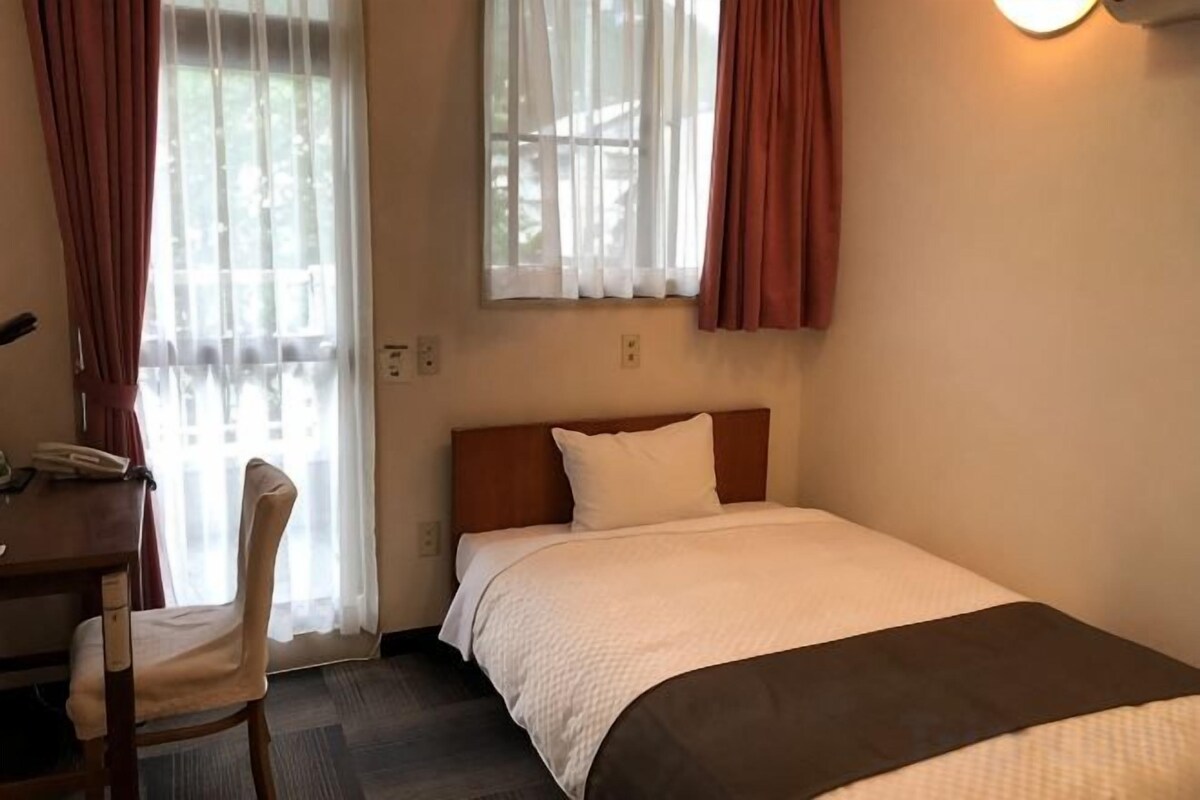In-room safe, desk, laptop workspace, iron/ironing board (on request)