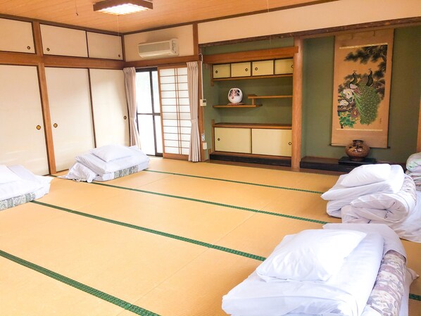 Japanese Style Room, Smoking | In-room safe, desk, laptop workspace, iron/ironing board - Uwa Park Hotel (Seiyo)