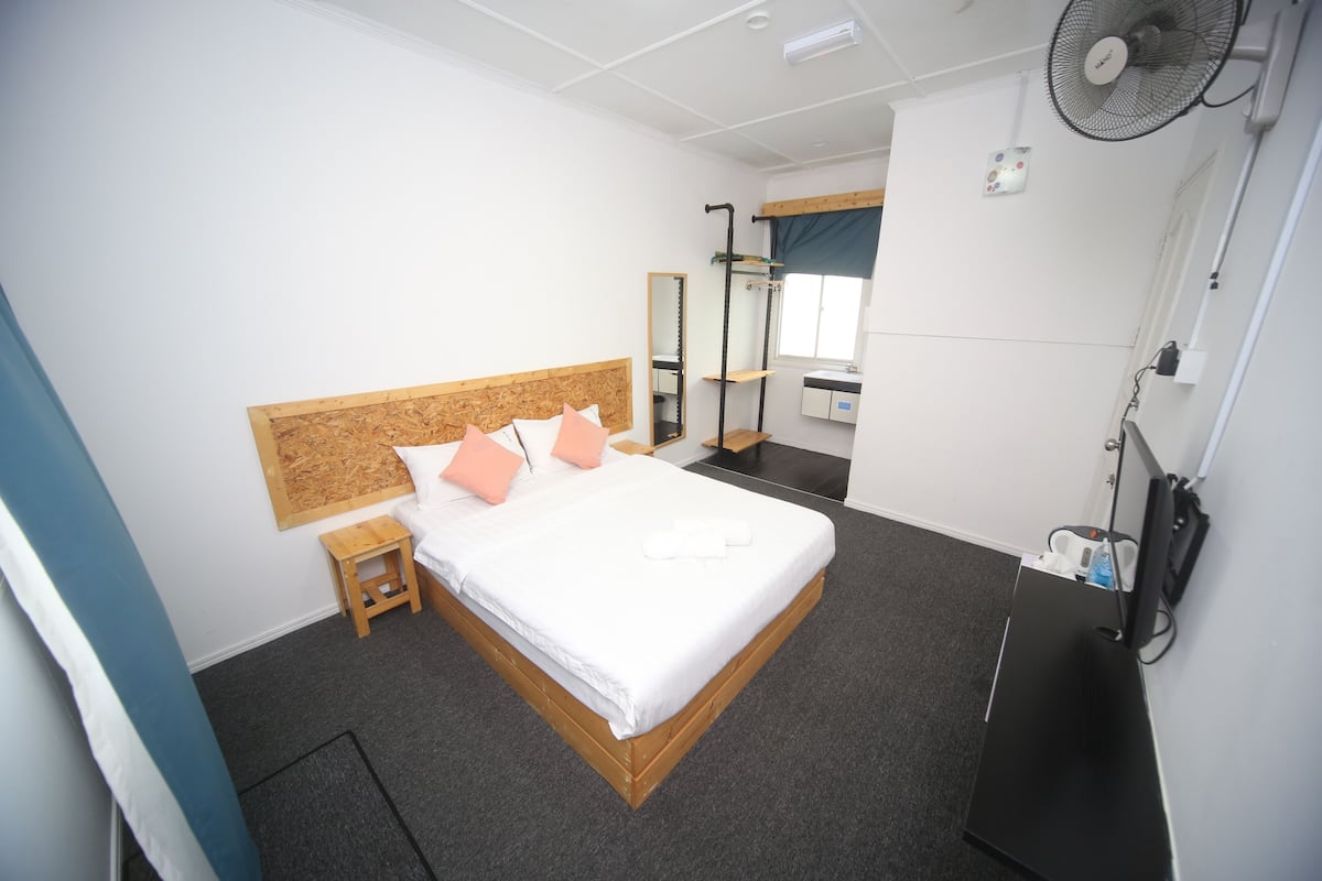 Deluxe Queen Room