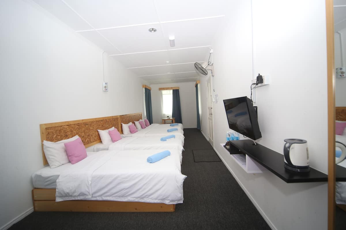 Deluxe Family Room