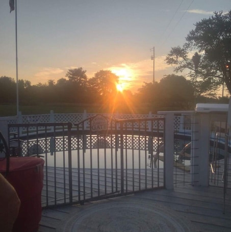 Outdoor spa tub. Sunset Serenity Relaxation Convenient attached apartment.