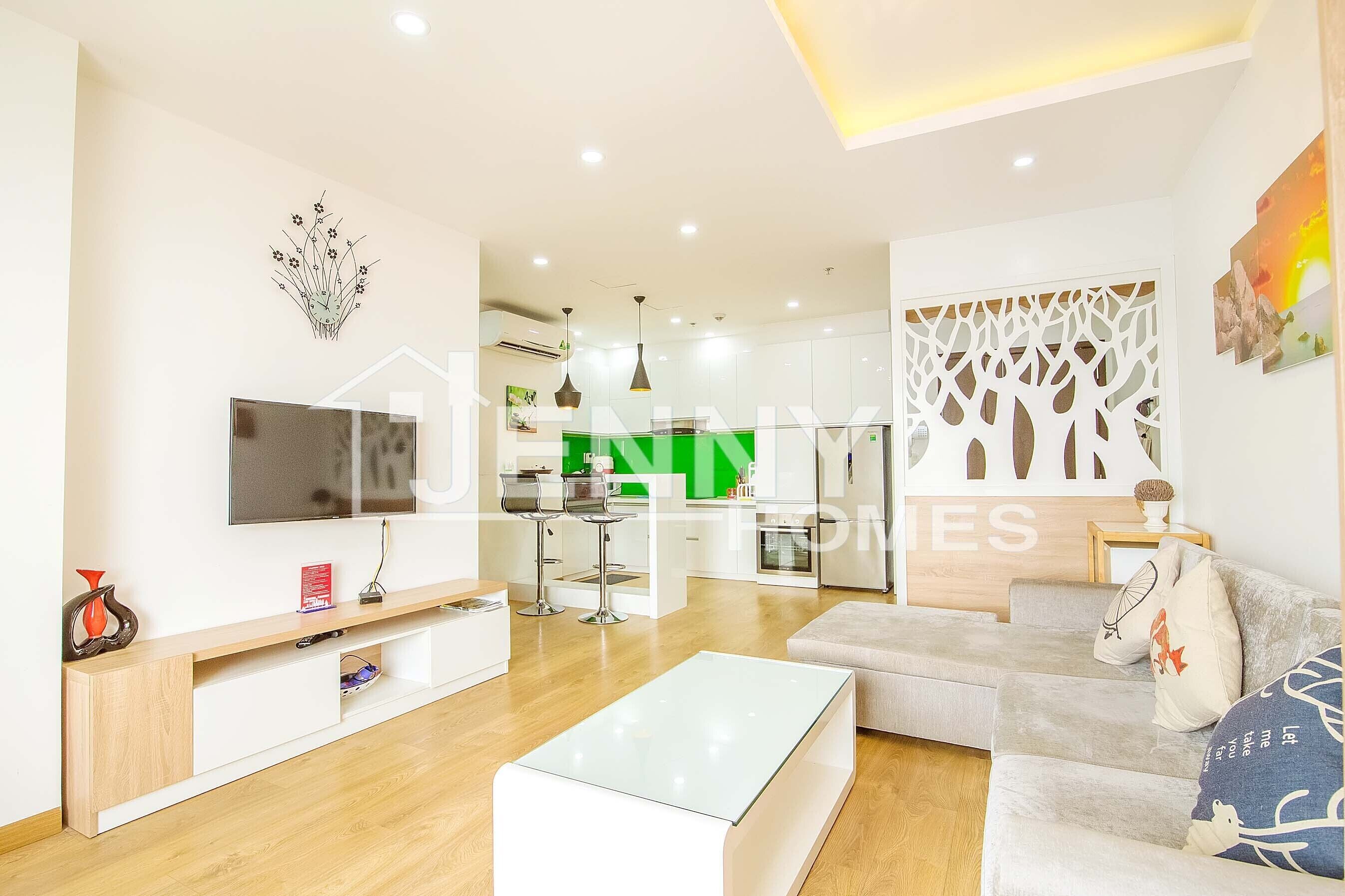 Televisión y chimenea 