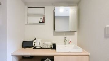 Economy Double Room, Non Smoking, 1 Large Twin Bed (Semi-double) | In-room safe, soundproofing, iron/ironing board, free WiFi