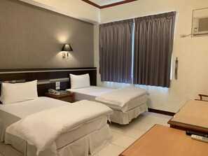 Twin Room | Blackout drapes, free WiFi, bed sheets - Kai Xin Hotel (Xiulin)